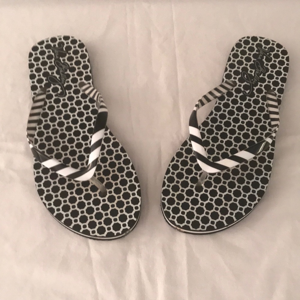Vera Bradley flip flops